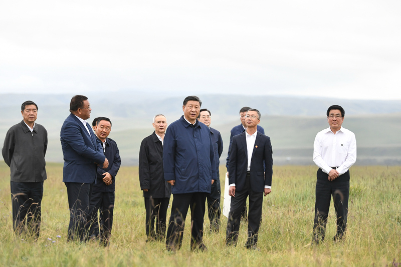8月19日至22日，中共中央總書記、國家主席、中央軍委主席習(xí)近平在甘肅考察。這是20日下午，習(xí)近平在中農(nóng)發(fā)山丹馬場有限責(zé)任公司一場考察，實地了解祁連山生態(tài)環(huán)境恢復(fù)和保護情況。
