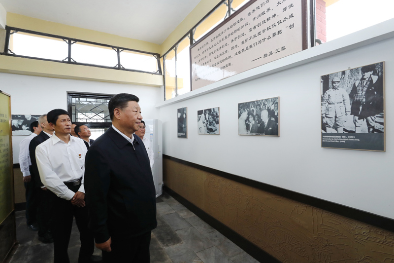 8月19日至22日，中共中央總書記、國家主席、中央軍委主席習(xí)近平在甘肅考察。這是20日下午，習(xí)近平在張掖市山丹培黎學(xué)校參觀學(xué)校創(chuàng)辦人路易·艾黎故居。