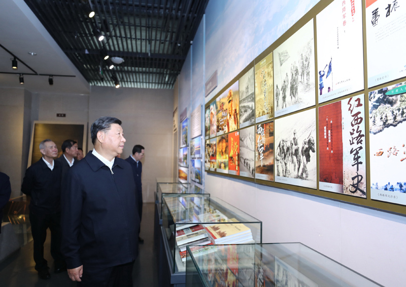 8月19日至22日，中共中央總書記、國家主席、中央軍委主席習(xí)近平在甘肅考察。這是20日上午，習(xí)近平在張掖市高臺縣參觀中國工農(nóng)紅軍西路軍紀念館。